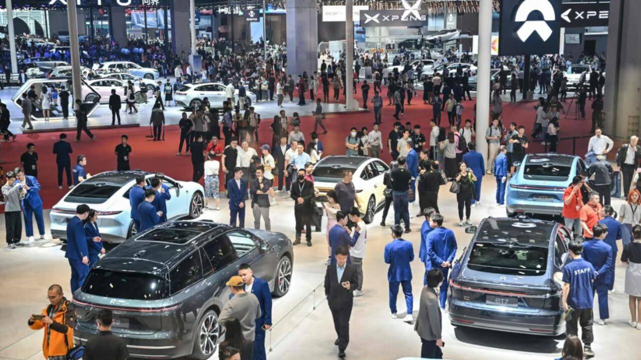 C&aacute;c h&atilde;ng xe Trung Quốc khoe h&agrave;ng loạt t&iacute;nh năng ưu việt tr&ecirc;n xe điện