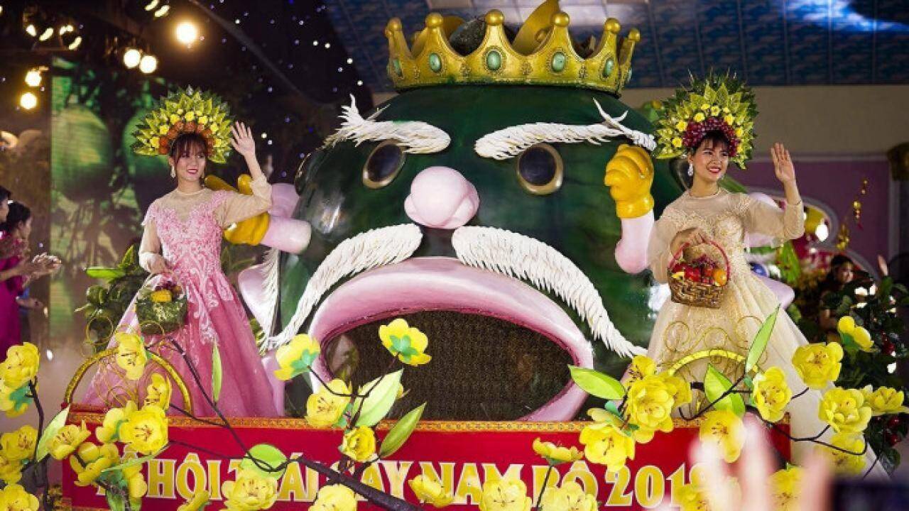 Du kh&aacute;ch m&ecirc; mẩn lạc lối bởi hương vị thơm ngon ở Lễ hội tr&aacute;i c&acirc;y Nam bộ