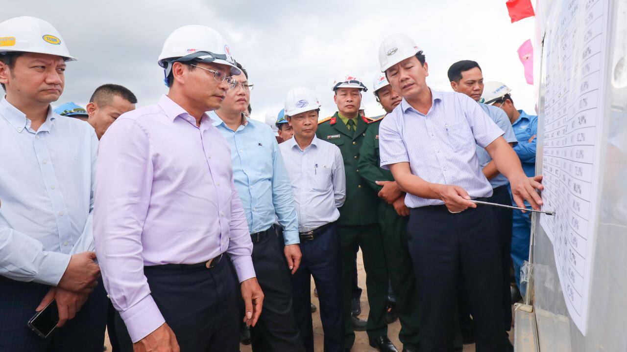 Ng&agrave;nh GTVT sau nửa nhiệm kỳ: Tr&ecirc;n quyết liệt, dưới chạy đua