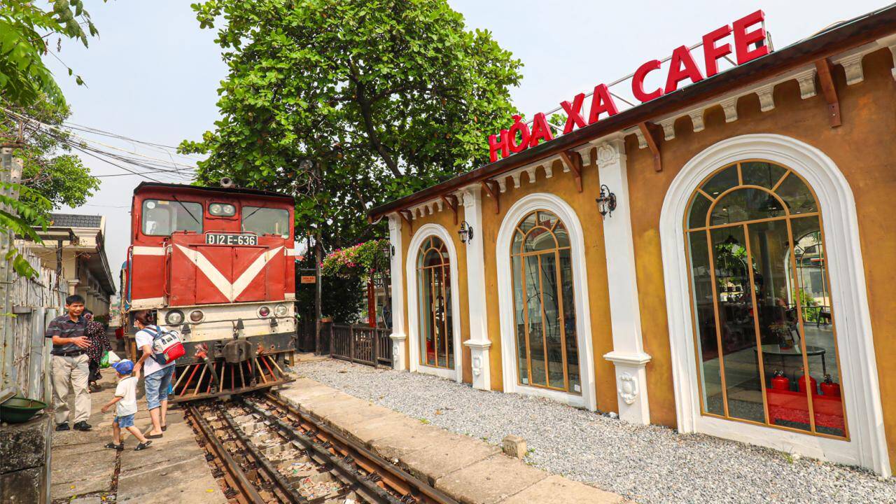 Th&ecirc;m điểm c&agrave; ph&ecirc; check-in si&ecirc;u hot tại ga Long Bi&ecirc;n