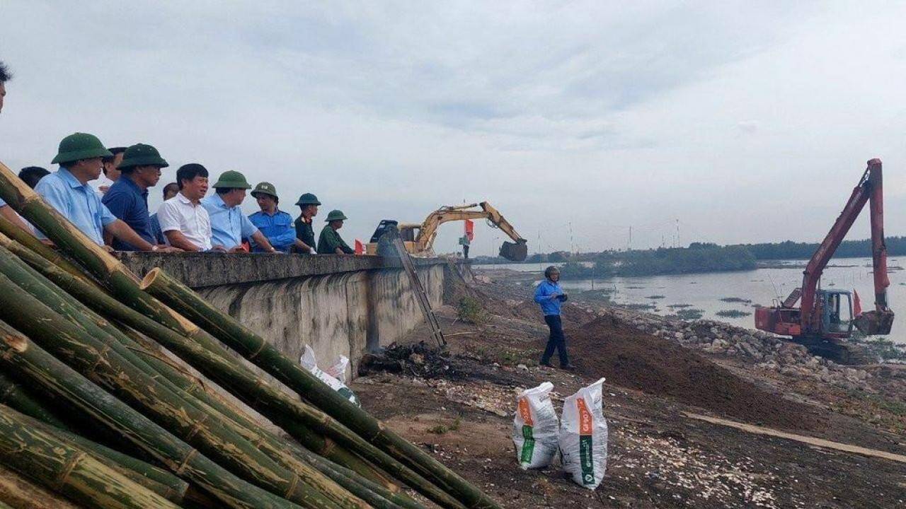 Th&aacute;i B&igrave;nh đ&atilde; khắc phục cơ bản sự cố sạt lở đ&ecirc; biển số 6