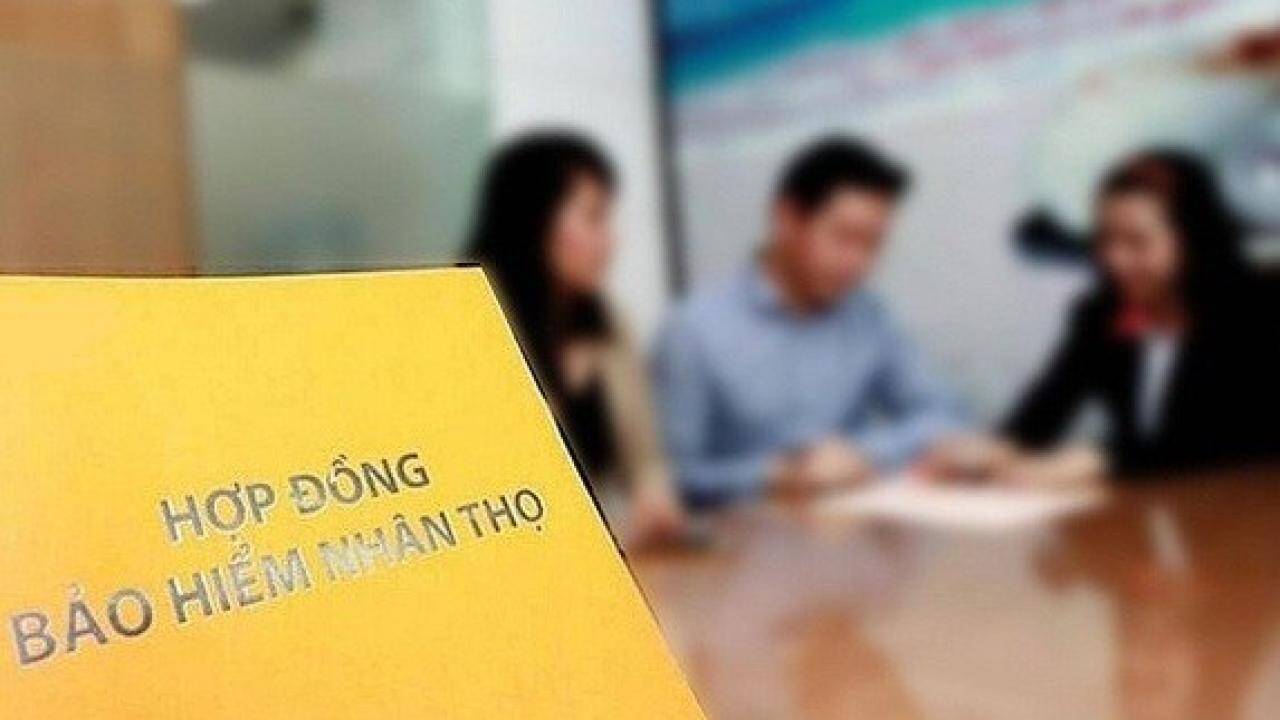 Ph&aacute;t hiện loạt sai phạm trong hoạt động b&aacute;n bảo hiểm qua ng&acirc;n h&agrave;ng