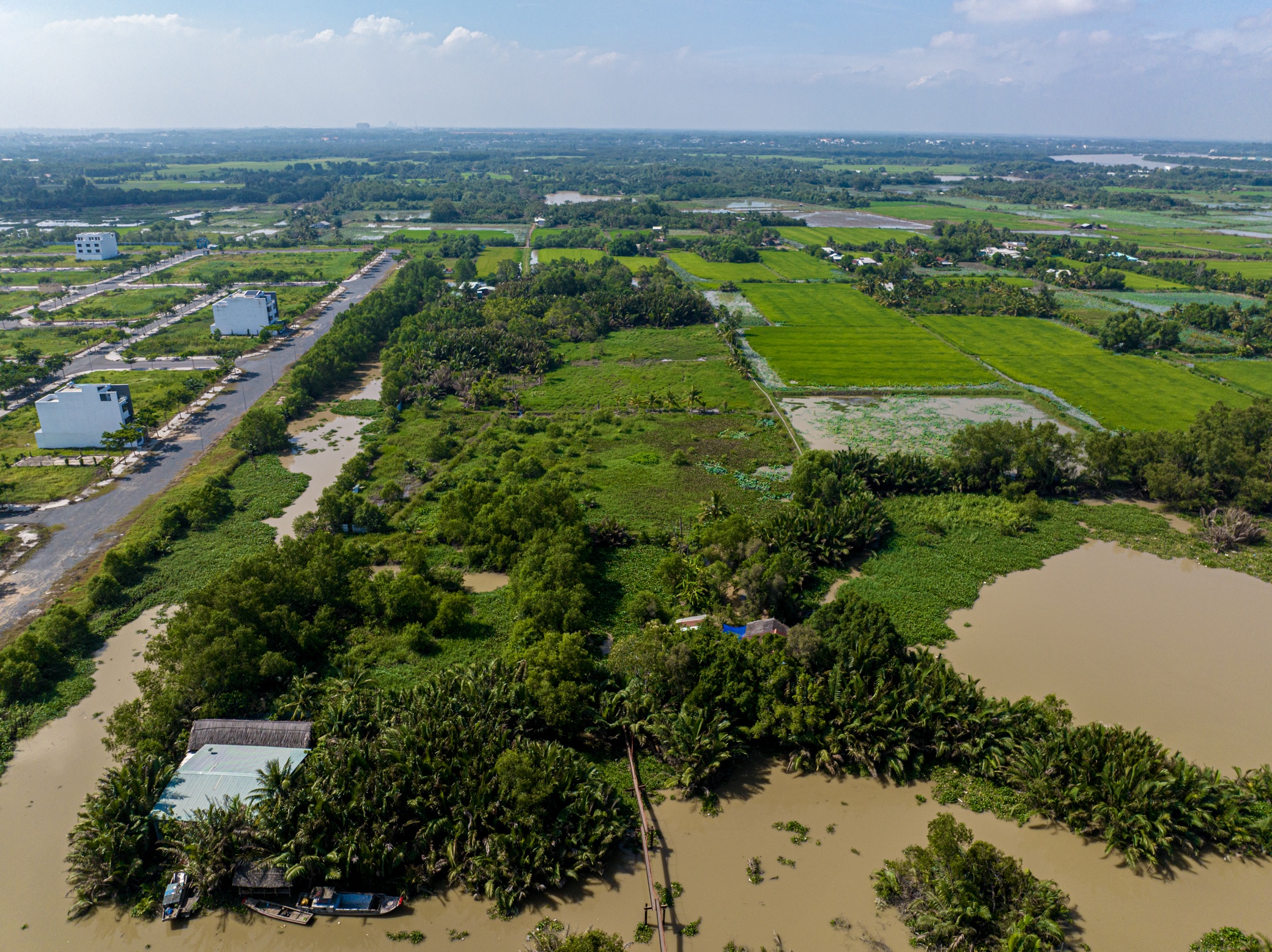 Phạm vi chờ giải ph&oacute;ng mặt bằng ph&iacute;a Đồng Nai vẫn chưa được giải toả, điều n&agrave;y ảnh hưởng lớn đến tiến độ dự &aacute;n cầu Nhơn Trạch.