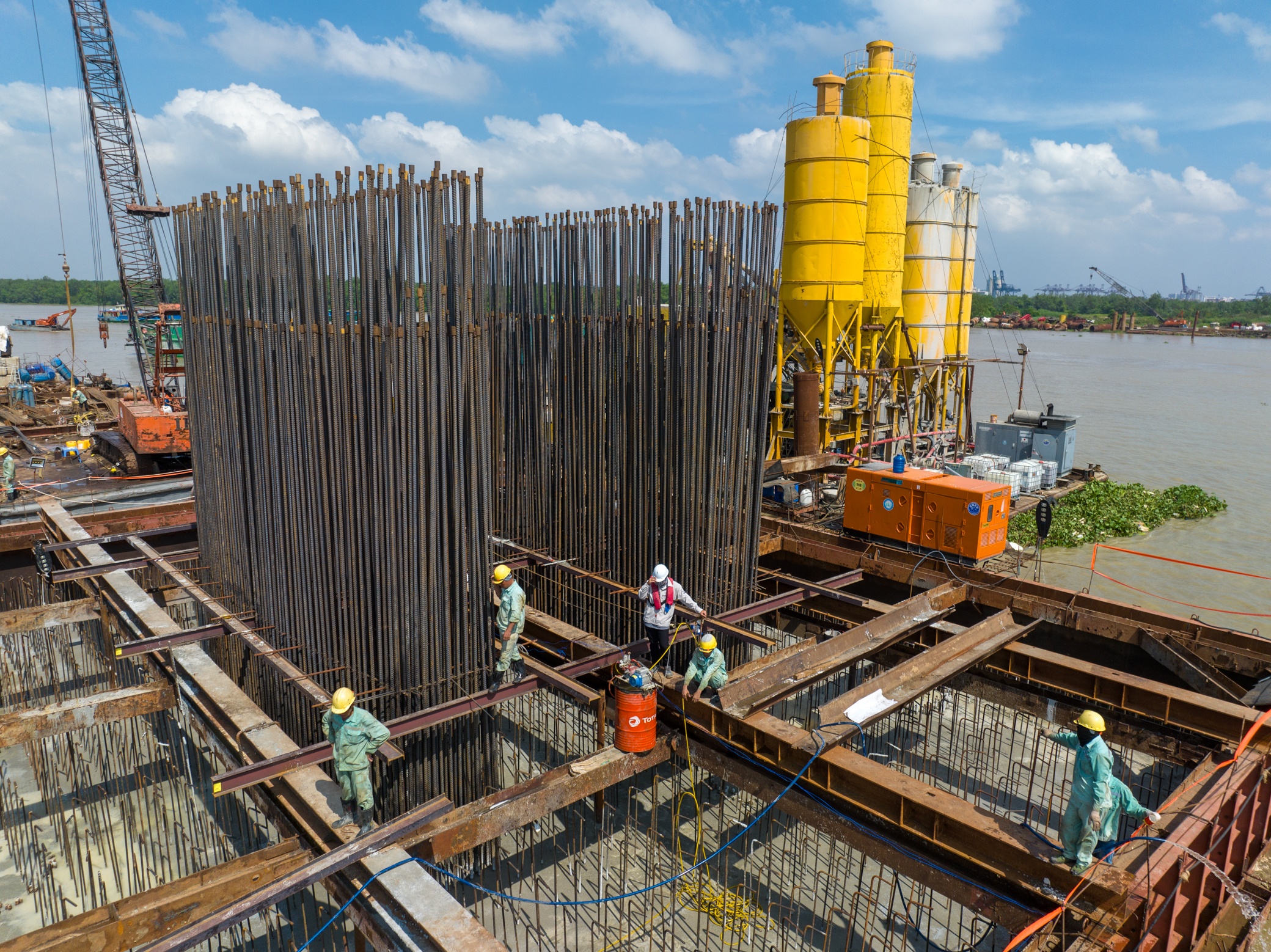 3 đến 4 th&aacute;ng l&agrave; khoảng thời gian một bệ trụ b&ecirc; t&ocirc;ng (cầu Nhơn Trạch) được th&agrave;nh h&igrave;nh như trong ảnh. Bệ trụ n&agrave;y vừa được đổ lớp b&ecirc; t&ocirc;ng.