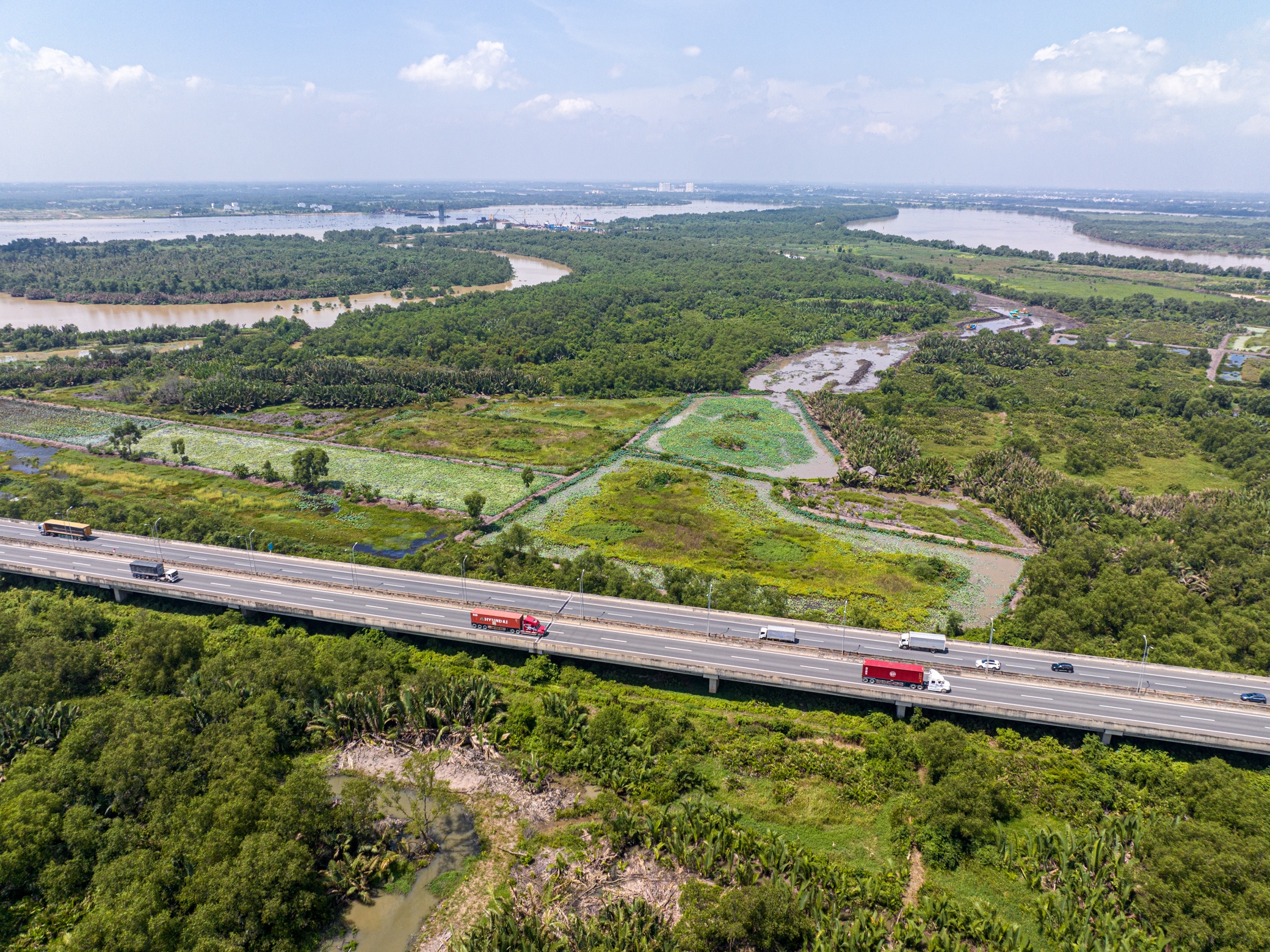 Đoạn T&acirc;n Vạn - Nhơn Trạch giai đoạn 1 khi ho&agrave;n th&agrave;nh sẽ r&uacute;t ngắn h&agrave;nh tr&igrave;nh từ huyện Nhơn Trạch, tỉnh Đồng Nai, đến B&igrave;nh Dương v&agrave; TP.HCM. C&ocirc;ng tr&igrave;nh c&ograve;n đ&oacute;ng vai tr&ograve; kết nối TP.HCM với c&aacute;c tỉnh miền Đ&ocirc;ng v&agrave; T&acirc;y Nam Bộ; đặc biệt ph&acirc;n luồng từ xa v&agrave; giảm &ugrave;n tắc cho c&aacute;c tuyến đường nội đ&ocirc;.