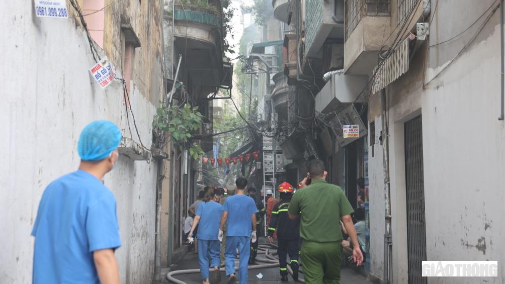 Các nạn nhân tử vong được xác định là cháu N.Q.M (SN 2010); cháu N.P.U (SN 2012) và chị D.T.D (SN 2004). Ngoài ra, vụ cháy còn gây thiệt hại về tài sản khi các đồ dùng sinh hoạt trong gia đình như tivi, tủ lạnh, bàn ghế... bị thiêu rụi.