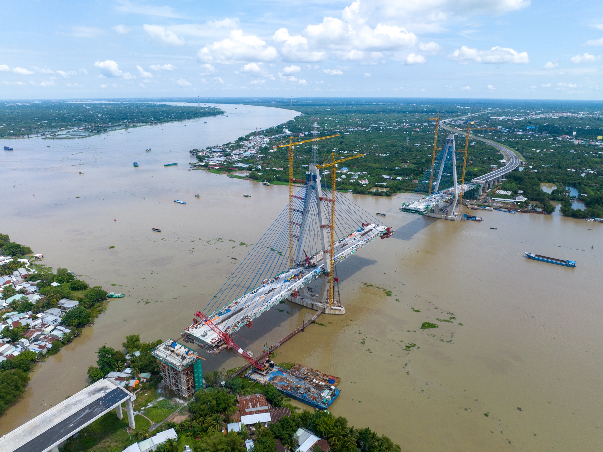 Trong tương lai, dự &aacute;n kết nối hai đoạn cao tốc Trung Lương - Mỹ Thuận v&agrave; Mỹ Thuận - Cần Thơ để ho&agrave;n thiện tuyến cao tốc từ TP.HCM đi Cần Thơ theo quy hoạch, tạo mạng lưới giao th&ocirc;ng ho&agrave;n chỉnh ở đồng bằng s&ocirc;ng Cửu Long. Đồng thời, c&ocirc;ng tr&igrave;nh c&ograve;n giảm tải &aacute;p lực giao th&ocirc;ng cho cầu Mỹ Thuận hiện hữu v&agrave; quốc lộ 1A.