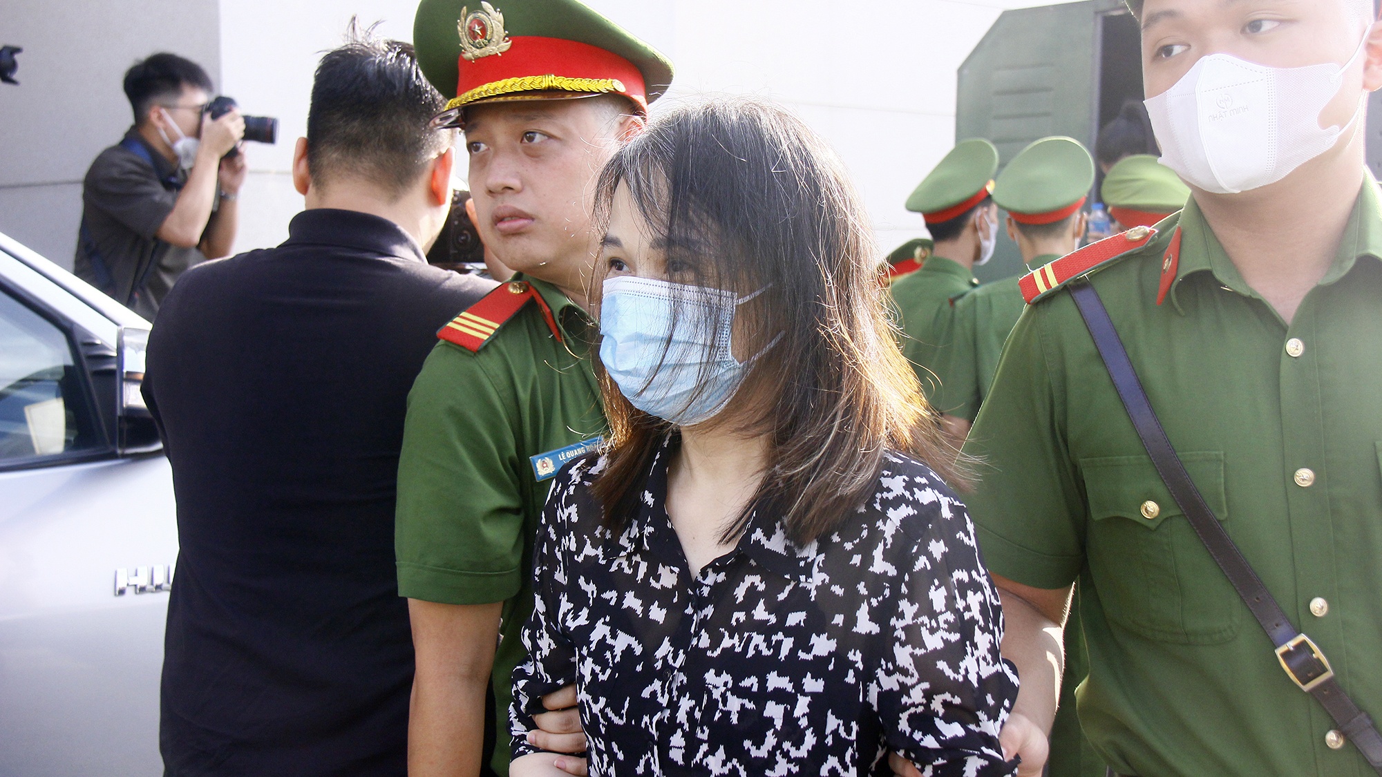 Bị c&aacute;o Nguyễn Thị Hương Lan (nguy&ecirc;n Cục trưởng Cục L&atilde;nh sự, Bộ Ngoại giao) cũng bị x&eacute;t xử tội nhận hối lộ.