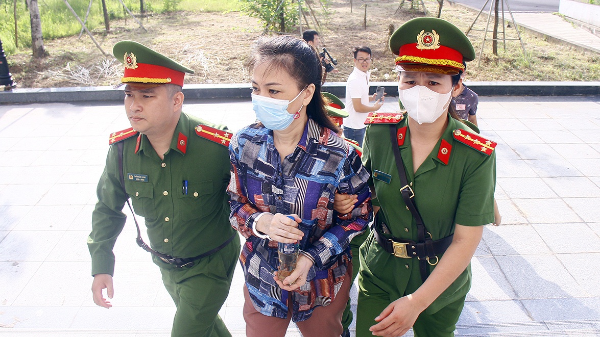 Theo c&aacute;o trạng, c&aacute;c bị c&aacute;o đ&atilde; lợi dụng chủ trương cấp ph&eacute;p chuyến bay giải cứu đưa c&ocirc;ng d&acirc;n hồi hương để trục lợi.