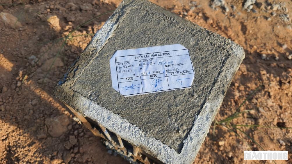 C&aacute;c mẫu b&ecirc; t&ocirc;ng được đưa đến thi c&ocirc;ng dự &aacute;n đều được lấy mẫu kiểm định một c&aacute;ch chi tiết nhằm đảm bảo chất lượng vật liệu đầu v&agrave;o thi c&ocirc;ng dự &aacute;n một c&aacute;ch chắc chắn, đảm bảo kỹ thuật trong thiết kế được ph&ecirc; duyệt.