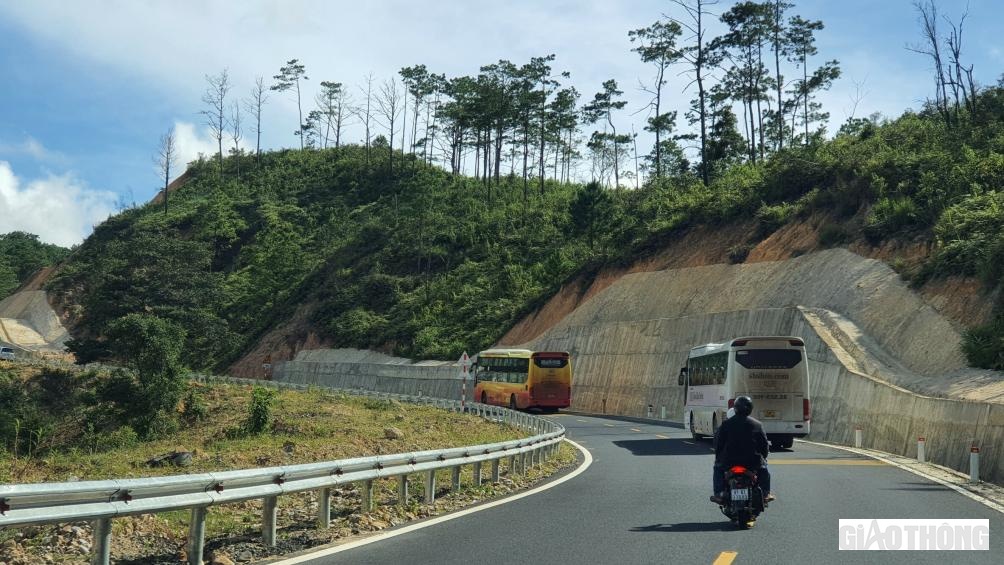 Th&aacute;ng 8/2021, dự &aacute;n th&agrave;nh phần 1 d&agrave;i hơn 10km (đoạn qua Quảng Ng&atilde;i), vốn đầu tư hơn 150 tỷ đồng, đ&atilde; ho&agrave;n th&agrave;nh v&agrave; Dự &aacute;n th&agrave;nh phần 2 mở rộng QL24 nối Kon Tum - Quảng Ng&atilde;i với tổng mức đầu tư 850 tỷ đồng được triển khai thực hiện v&agrave; ho&agrave;n th&agrave;nh v&agrave;o cuối năm 2023.