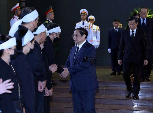 Thủ tướng Phạm Minh Ch&iacute;nh chia buồn c&ugrave;ng gia quyến đồng ch&iacute; Nguyễn Kh&aacute;nh.