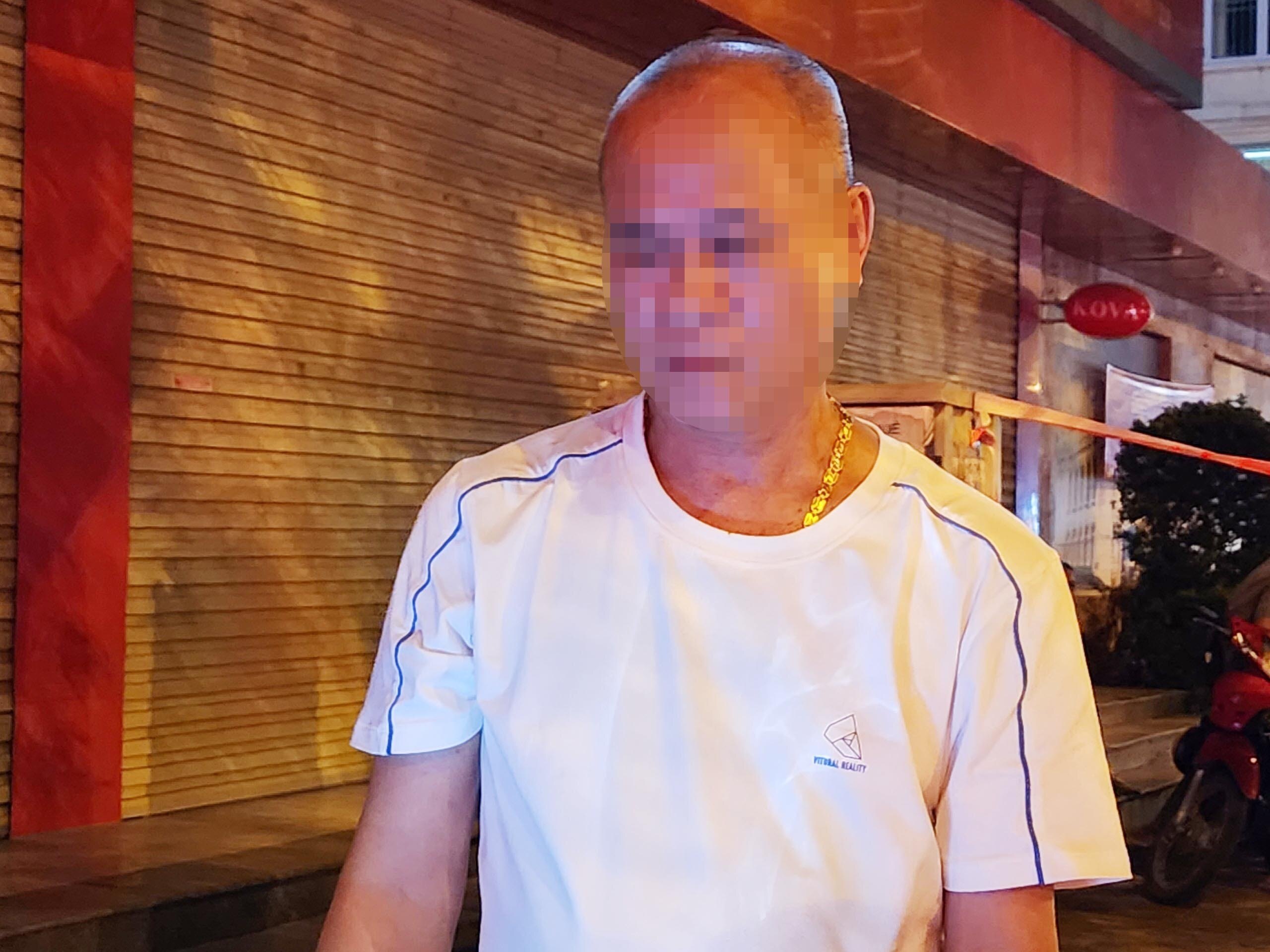 "T&ocirc;i mượn xe của bạn đi c&ocirc;ng việc, mong c&aacute;c anh xử l&yacute; nhanh cho t&ocirc;i để t&ocirc;i l&aacute;i xe về nh&agrave; trả bạn", nam t&agrave;i xế xe Camry biển số 30G-75.XXX ph&acirc;n trần.