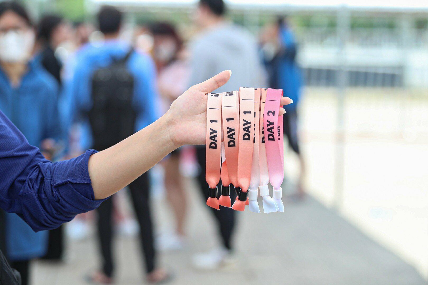 Chị Thương cho biết, chị mất khoảng gần 45 ph&uacute;t mới ho&agrave;n tất c&aacute;c thủ tục v&agrave; nhận v&ograve;ng.