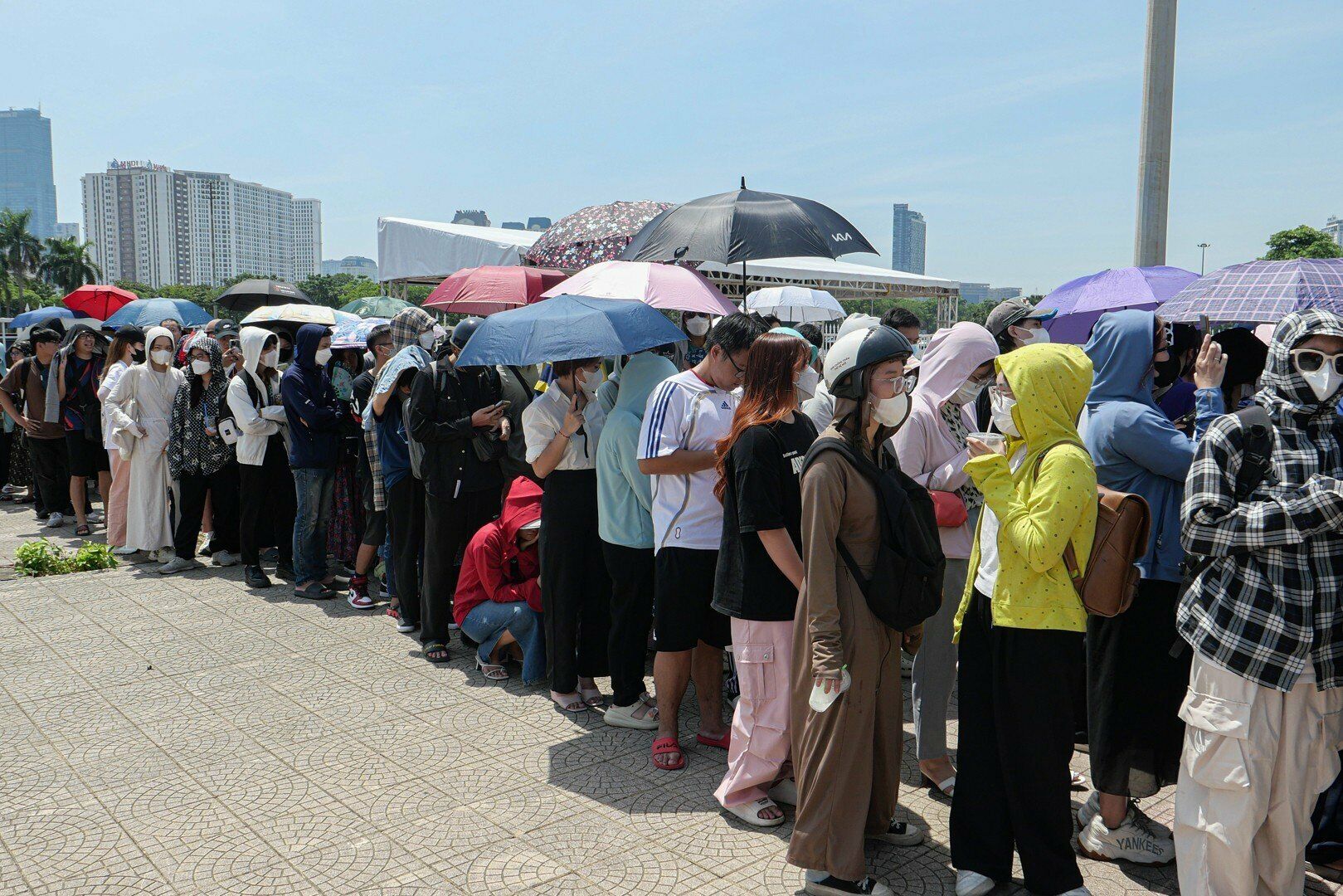 Trước đ&oacute; một tuần, BTC đ&atilde; tiến h&agrave;nh dựng s&acirc;n khấu. Họ cho biết 80% thiết bị kỹ thuật được nhập khẩu từ H&agrave;n Quốc, Th&aacute;i Lan.