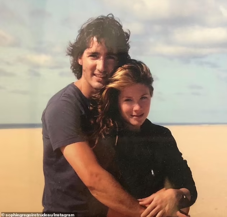 Ông Trudeau, 51 tuổi và bà Sophie, 48 tuổi quen biết nhau từ thời niên thiếu vì bà Sophie là bạn học của em trai ông Trudeau. Bà Sophie theo học chuyên ngành thương mại. Thời điểm gặp lại ông Trudeau vào năm 2003 bà đang làm phóng viên. Ảnh: Instagram.