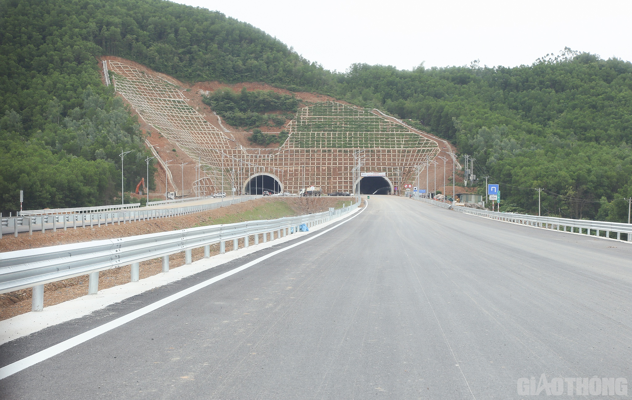 Sau khi ho&agrave;n th&agrave;nh, thời gian đi từ Nghệ An ra Thanh H&oacute;a từ 3h đồng hồ, c&ograve;n xuống chỉ 1,5h đồng hồ. C&ograve;n thời gian từ H&agrave; Nội v&agrave;o Vinh (Nghệ An) chỉ c&ograve;n 3,5h