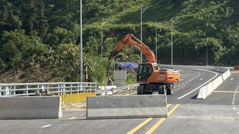 Từ 15h ng&agrave;y 22/8, C&ocirc;ng ty cổ phần Đầu tư BOT L&agrave;o Cai - Sa Pa mở lối đưa v&agrave;o vận h&agrave;nh thử nghiệm cầu M&oacute;ng Sến.