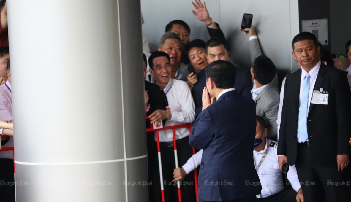 Lực lượng cảnh s&aacute;t Th&aacute;i Lan siết chặt c&aacute;c biện ph&aacute;p an ninh tại s&acirc;n bay Don Mueang để đảm bảo qu&aacute; tr&igrave;nh tiến h&agrave;nh c&aacute;c thủ tục ph&aacute;p l&yacute; đối với &ocirc;ng Thaksin diễn ra thuận lợi.