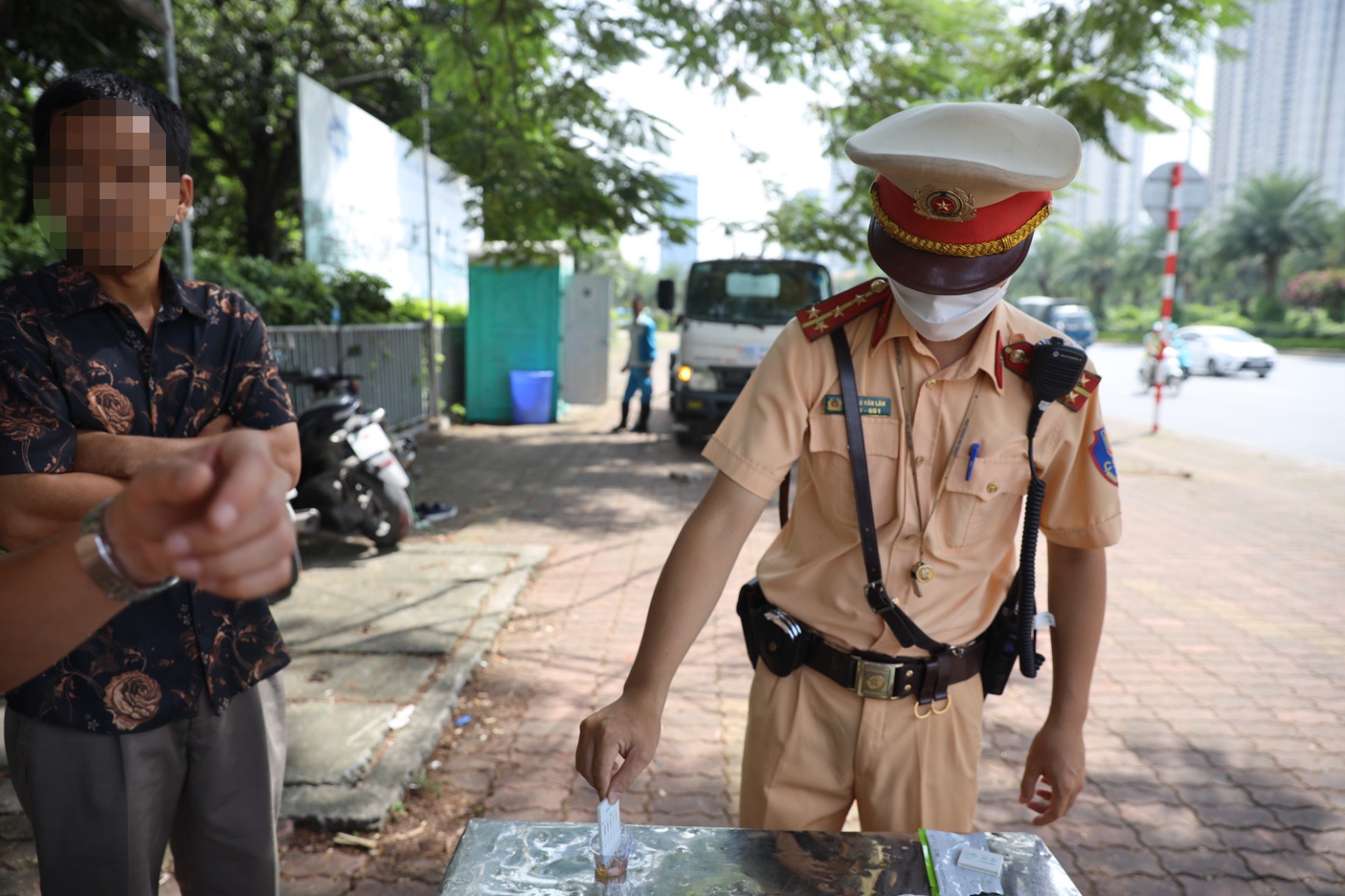 Để phục vụ cho qu&aacute; tr&igrave;nh kiểm tra chất ma t&uacute;y trong cơ thể, Đội CSGT đường bộ số 6 đ&atilde; đặt hai cabin.