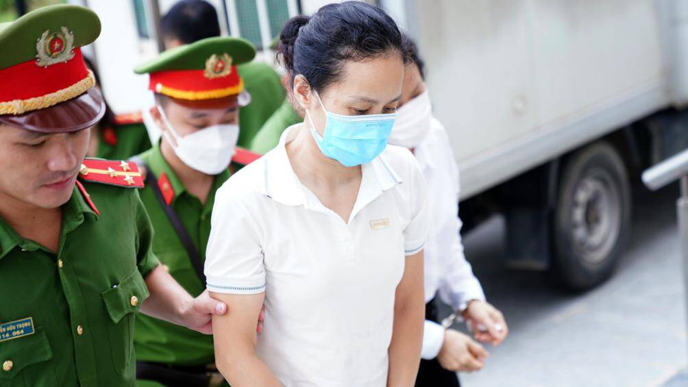 Trong vụ &aacute;n, cựu Chủ tịch H&agrave; Nội Nguyễn Đức Chung bị x&eacute;t xử về tội lợi dụng chức vụ quyền hạn trong khi thi h&agrave;nh c&ocirc;ng vụ.