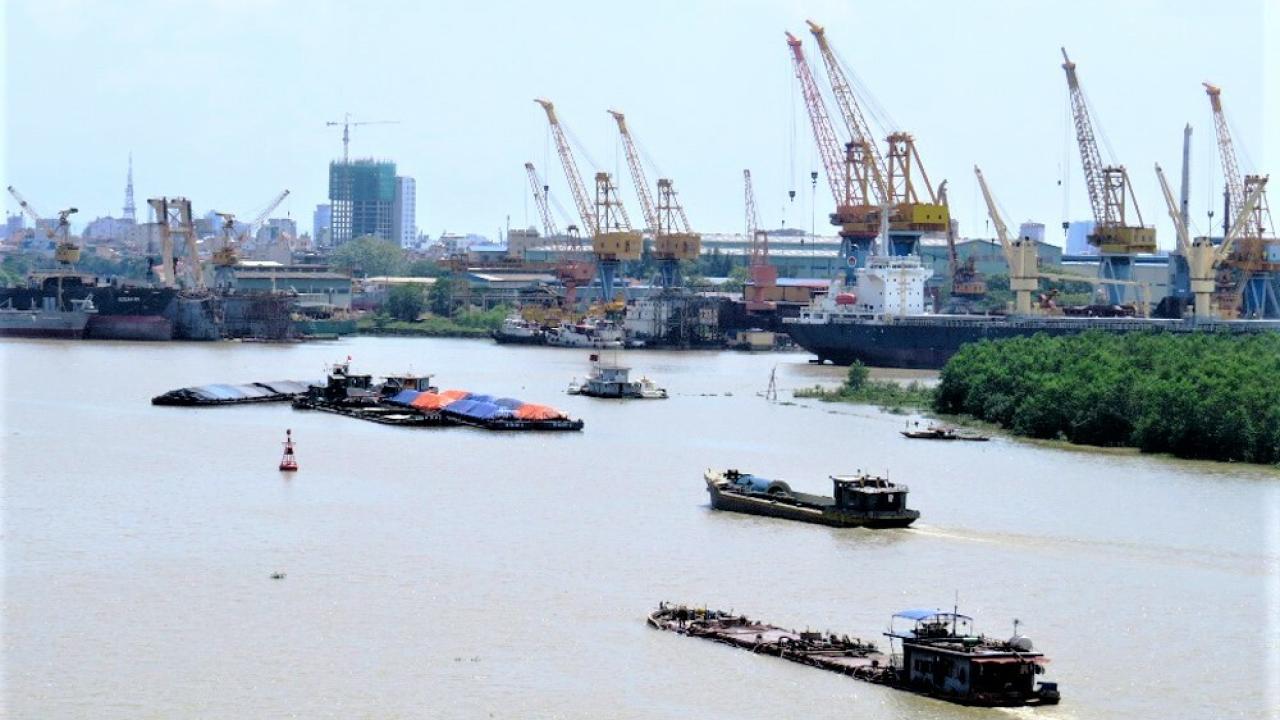 Khai th&aacute;c tốt đường thủy, giảm &aacute;p lực cho vận tải đường bộ