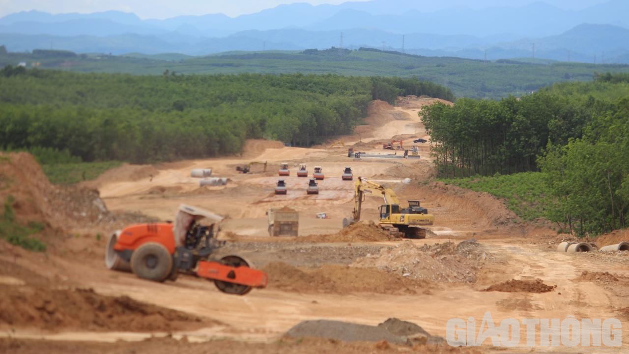 Quảng Trị giao 5 mỏ đất cho nh&agrave; thầu thi c&ocirc;ng cao tốc Vạn Ninh - Cam Lộ