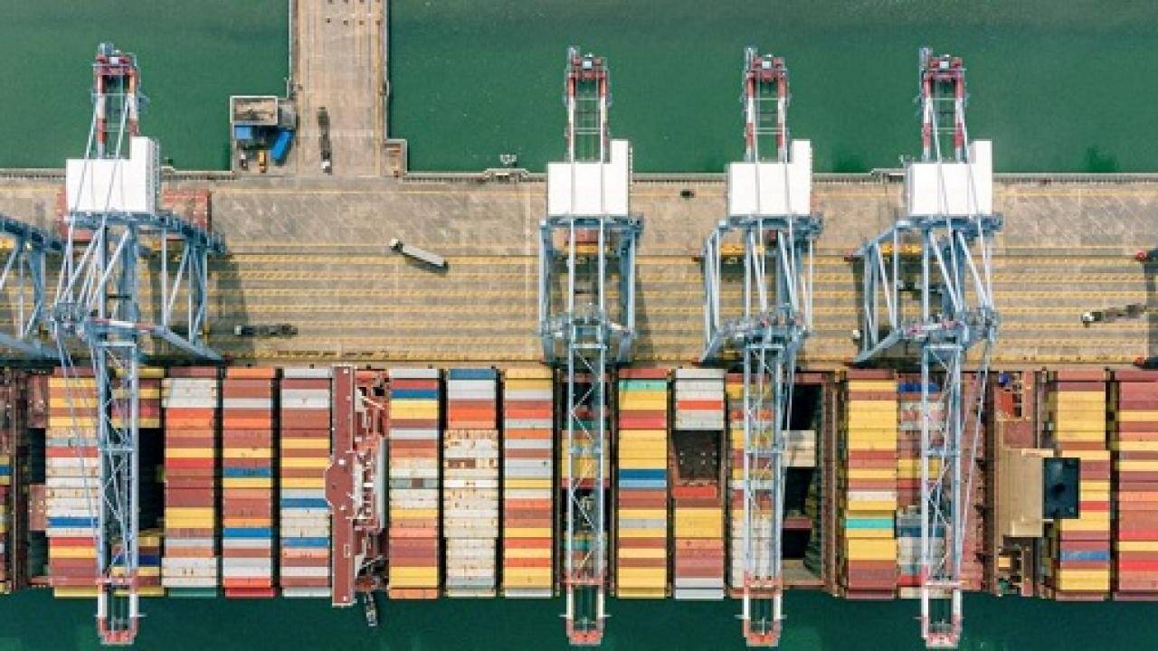 Ng&agrave;y c&agrave;ng nhiều t&agrave;u lớn v&agrave;o cảng C&aacute;i M&eacute;p