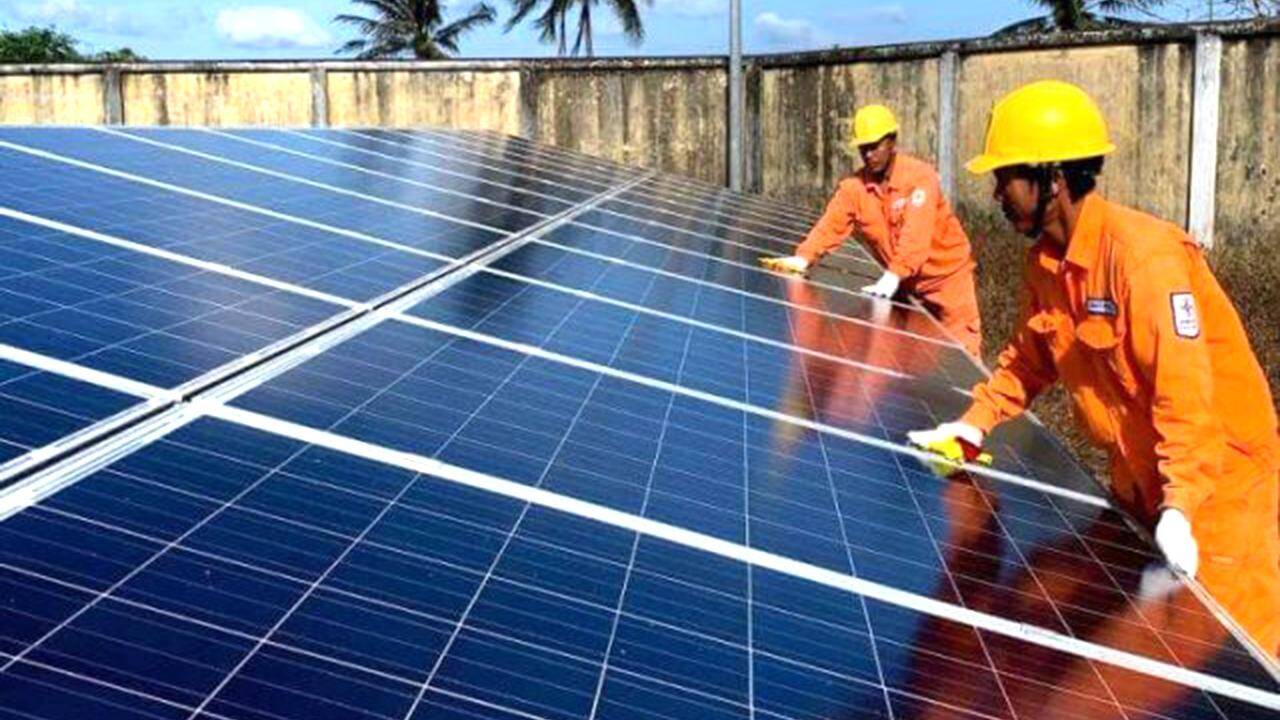Băn khoăn điện mặt trời m&aacute;i nh&agrave; tự sản tự ti&ecirc;u
