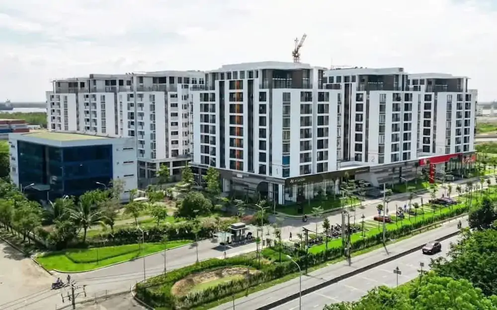 Bất động sản 31/7: Chưa tách hộ khẩu, vợ chồng và bố mẹ có được làm hồ sơ mua NOXH riêng?