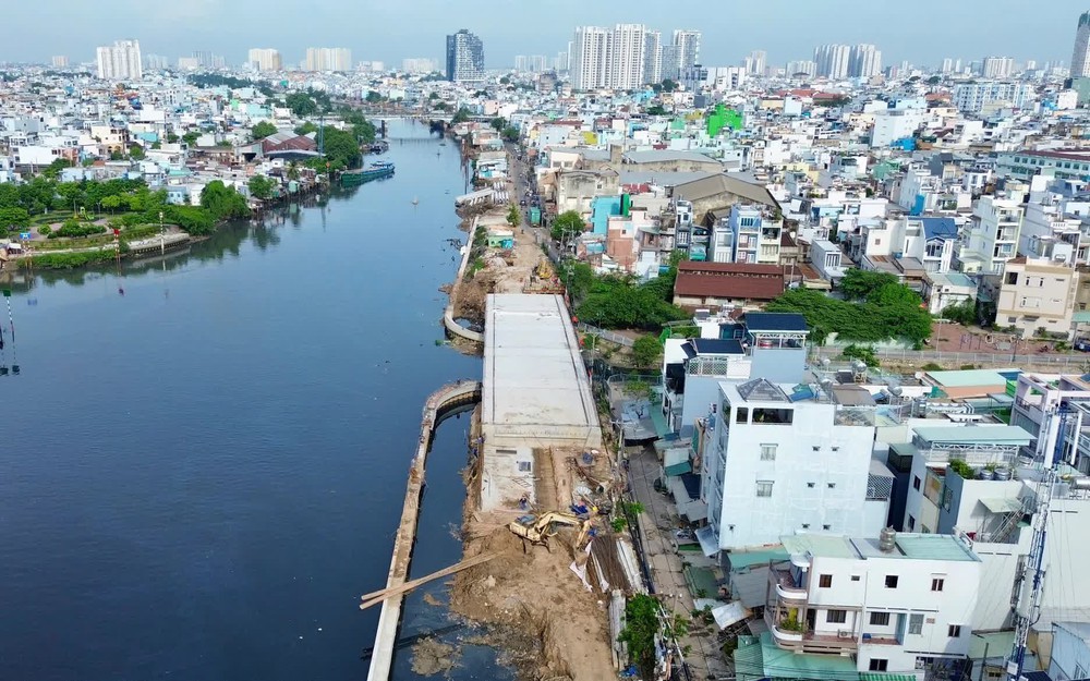 Lăng kính xây dựng 9/9: TP.HCM đề xuất cơ chế thúc giải phóng mặt bằng, rút ngắn 5-7 tháng