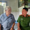 Nỗi lòng cụ ông chăm ba cháu mồ côi
