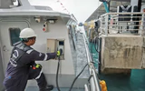 Singapore chi mạnh thúc đẩy tàu cảng chạy điện