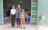 Xót cảnh hai trẻ mồ côi cha mẹ vì tai nạn giao thông