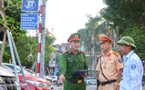 Hà Nội: Cảnh sát xử lý nhiều điểm trông giữ xe vi phạm, để ô tô chiếm vỉa hè