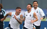 Thủ môn Benin lo đồng đội tranh cãi vì đổi áo với Messi