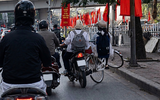 Vít ga luồn lách giữa phố đông, nam sinh tông ngã người đi xe đạp rồi bỏ chạy ở Hà Nội