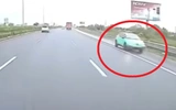 Tài xế taxi đi ngược chiều cao tốc Pháp Vân bị phạt 35 triệu đồng, trừ 10 điểm bằng lái