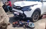 Đắk Lắk: Va chạm với ô tô, một học sinh đi xe đạp điện tử vong