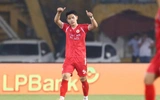 Đình Bắc nhận giải Cầu thủ xuất sắc nhất V-League tháng 4