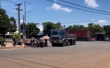 Tai nạn giao thông 8/5: Xe ben va chạm xe máy ở Đồng Nai, bé trai 4 tuổi tử vong