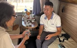 Tiếp viên tàu SNT4 trả lại 25 triệu đồng và giấy tờ quan trọng cho hành khách