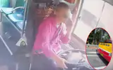 Từ hình ảnh camera giám sát hành trình, xử phạt tài xế vừa lái xe buýt vừa nghe điện thoại
