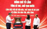 Bộ Văn hóa, Thể thao và Du lịch trao tặng quà tới Tổng Bí thư, Chủ tịch nước Tô Lâm