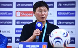 HLV Kim Sang-sik ngỡ ngàng vì liên tiếp vô địch cùng bóng đá Việt Nam