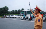 Toàn cảnh giao thông 30/8: CSGT hướng dẫn lộ trình tránh ùn tắc dịp lễ 2/9 
