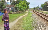 Đứng bên trong khổ giới hạn đường sắt tại Đà Nẵng, người đàn ông bị tàu hàng tông tử vong