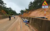 Khẩn trương khắc phục các điểm sạt lở, đảm bảo giao thông trên quốc lộ 24