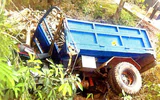Khởi tố tài xế không có bằng lái sau vụ xe ba bánh chở củi bị lật làm chết người
