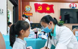 Những người làm báo ở Nghệ An mang Trung thu sớm cho trẻ em vùng sâu vùng xa